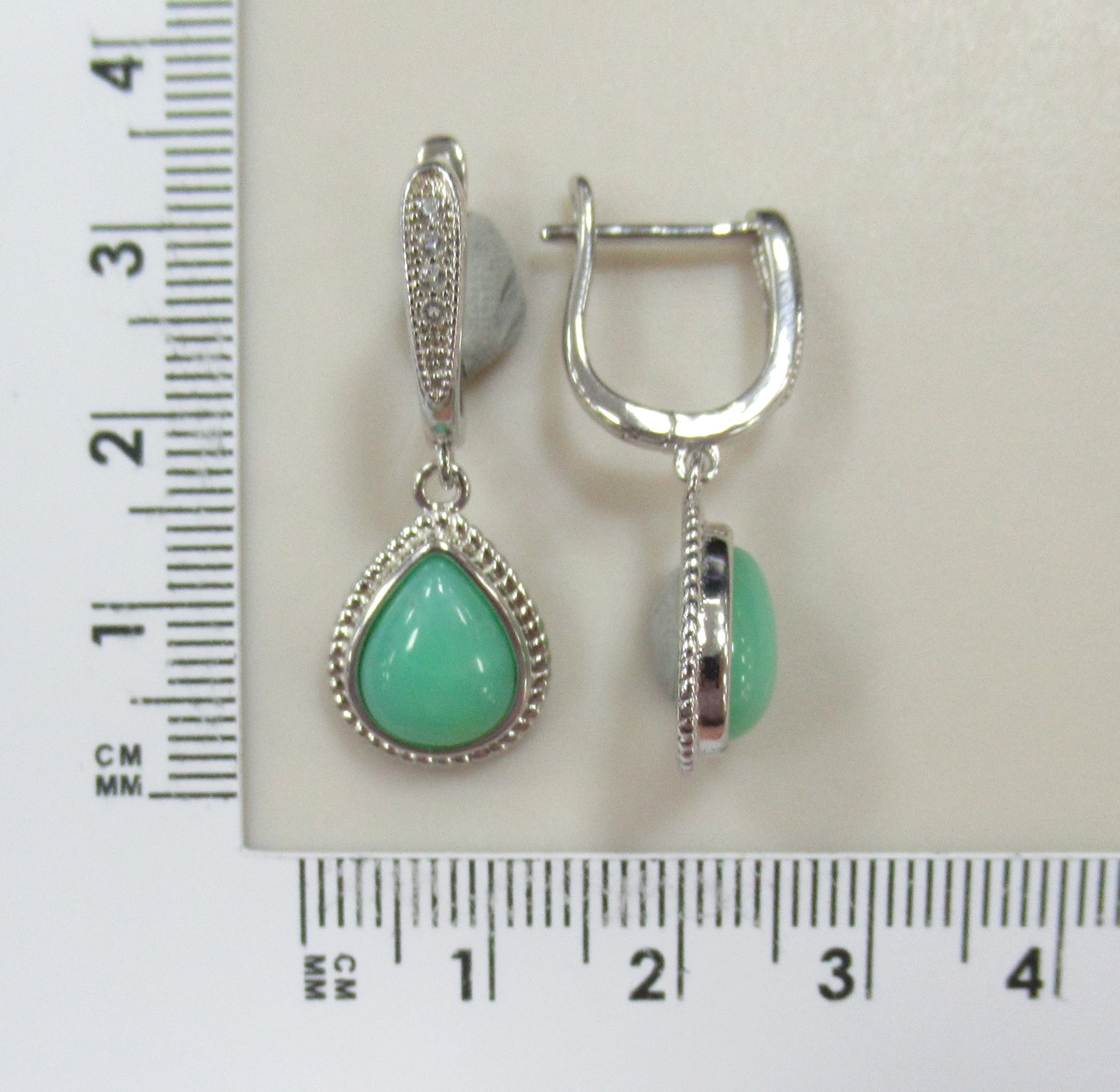 Серебряные серьги с зелеными халцедонами